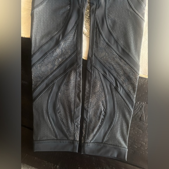 Lululemon Wunder Under 25’’ Lace Leggings Size 6 - Picture 2 of 3